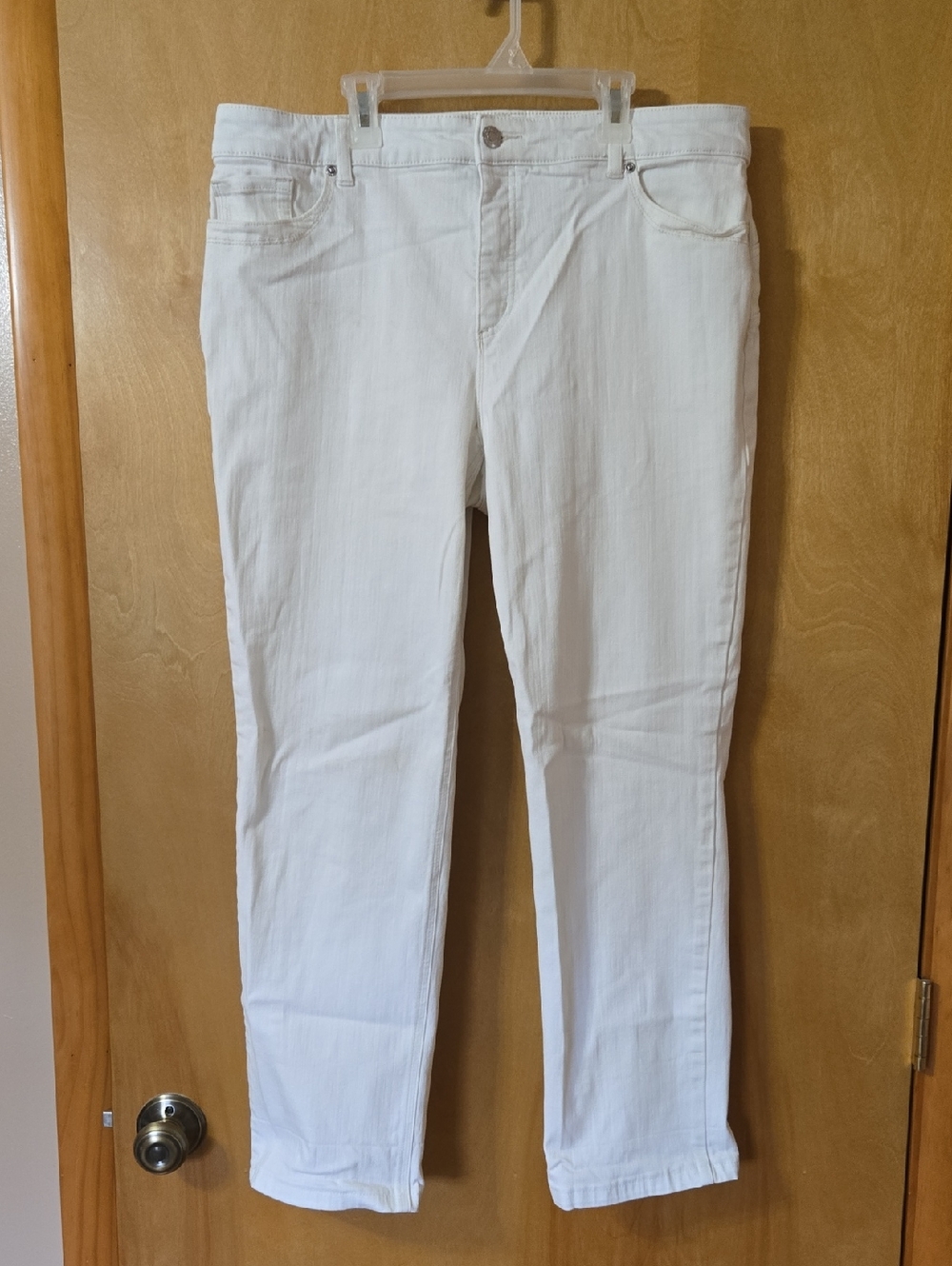 Chico's White Women's So Lifting So Slimming Jeans 2.5